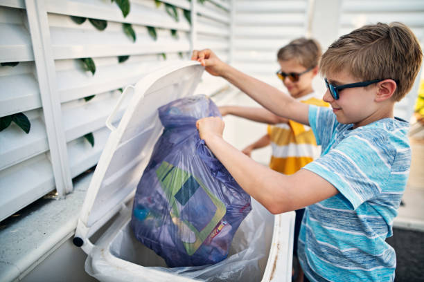 Best Construction Debris Removal  in Warren, OH